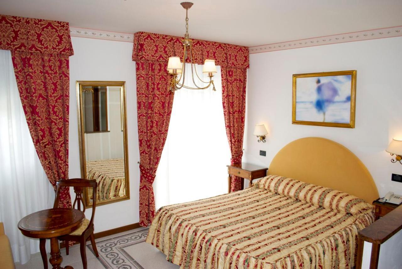 Hotel Miramare Lignano Sabbiadoro Eksteriør billede